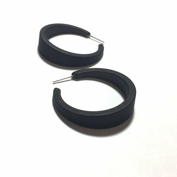 Black Frosted Emily Retro Lucite Hoop Earrings - Picture 3 of 7